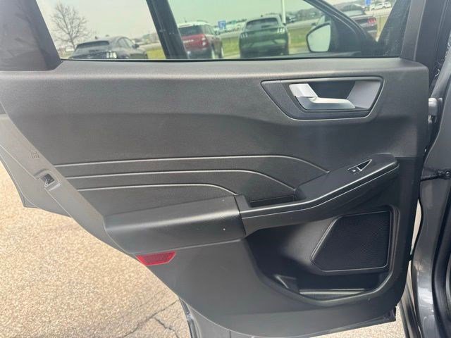 Certified 2024 Ford Escape Platinum w/ Class II Trailer Tow Package image 24