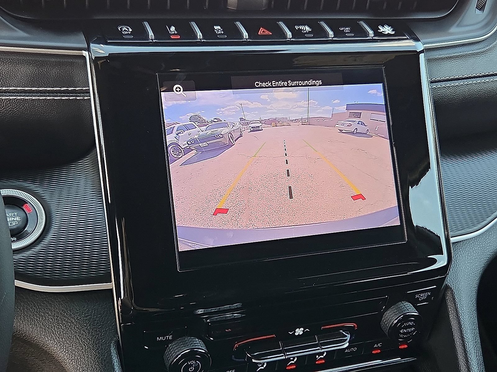 Used 2025 Jeep Grand Cherokee L Laredo RWD image 20
