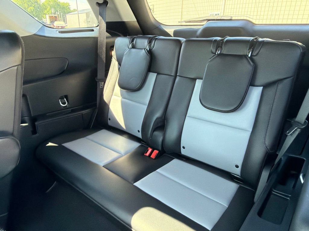 Certified 2023 Ford Explorer XLT w/ Equipment Group 202A AWD/4WD image 15