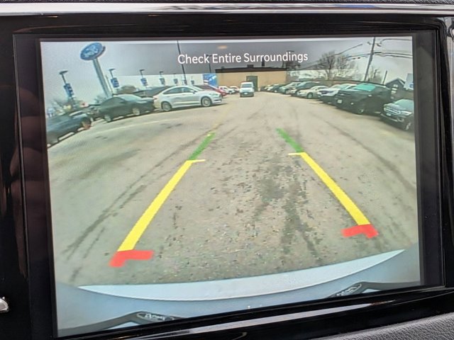 Used 2023 Chrysler Pacifica Touring-L FWD image 18