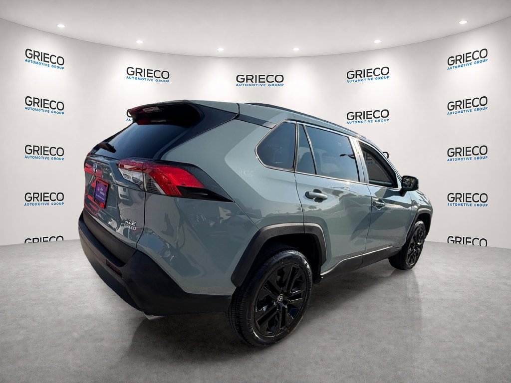 Used 2021 Toyota RAV4 XLE Premium FWD image 7