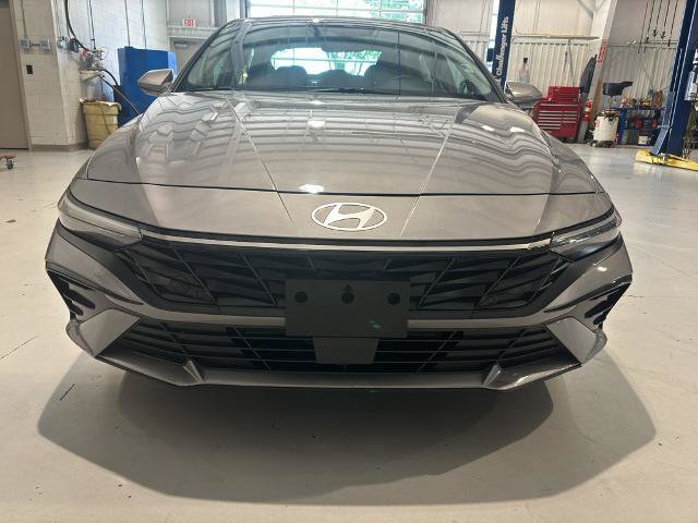 Used 2024 Hyundai Elantra SEL w/ Convenience Package FWD image 2