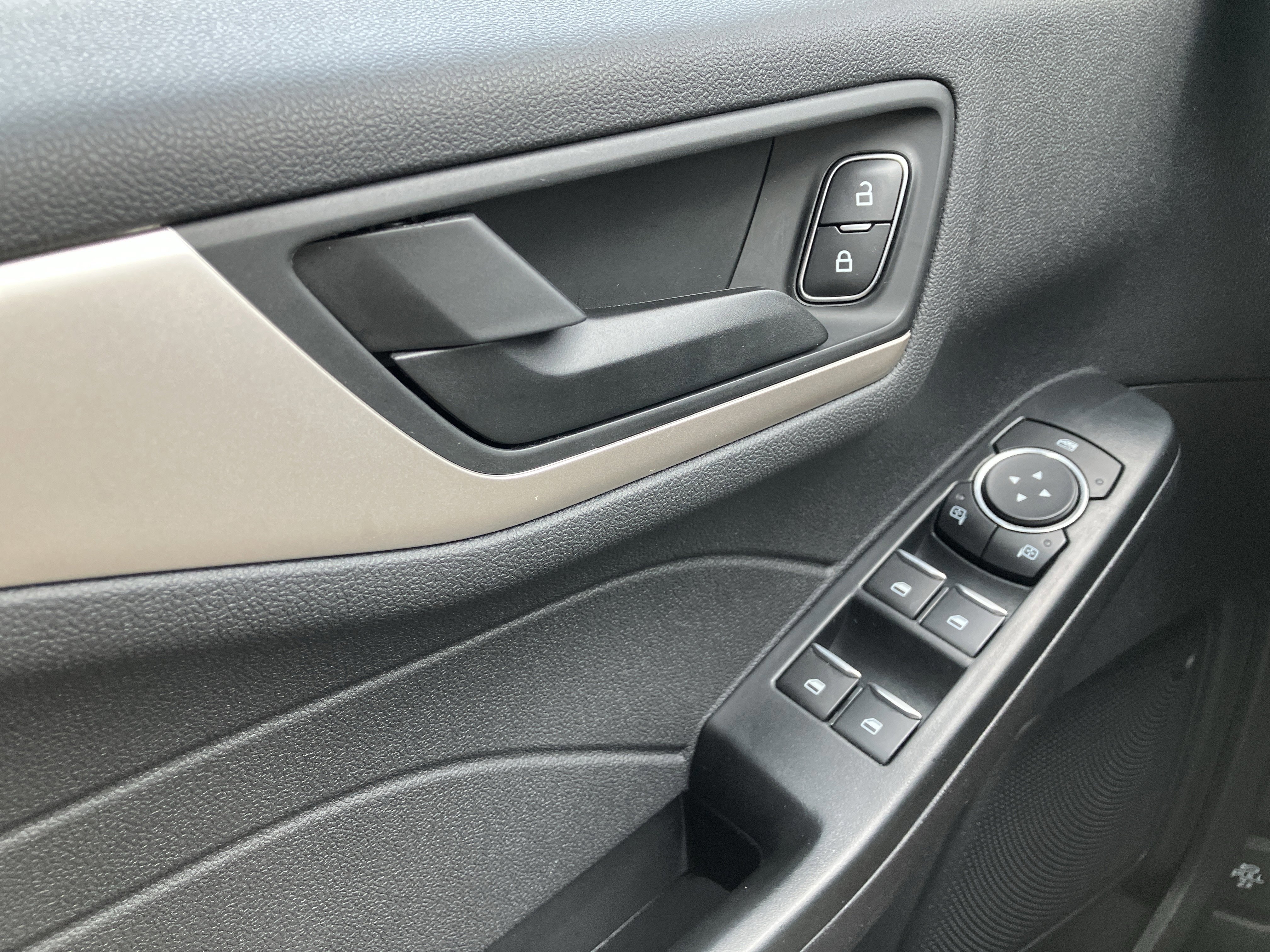 Certified 2022 Ford Escape SE w/ SE Sport Appearance Package image 37