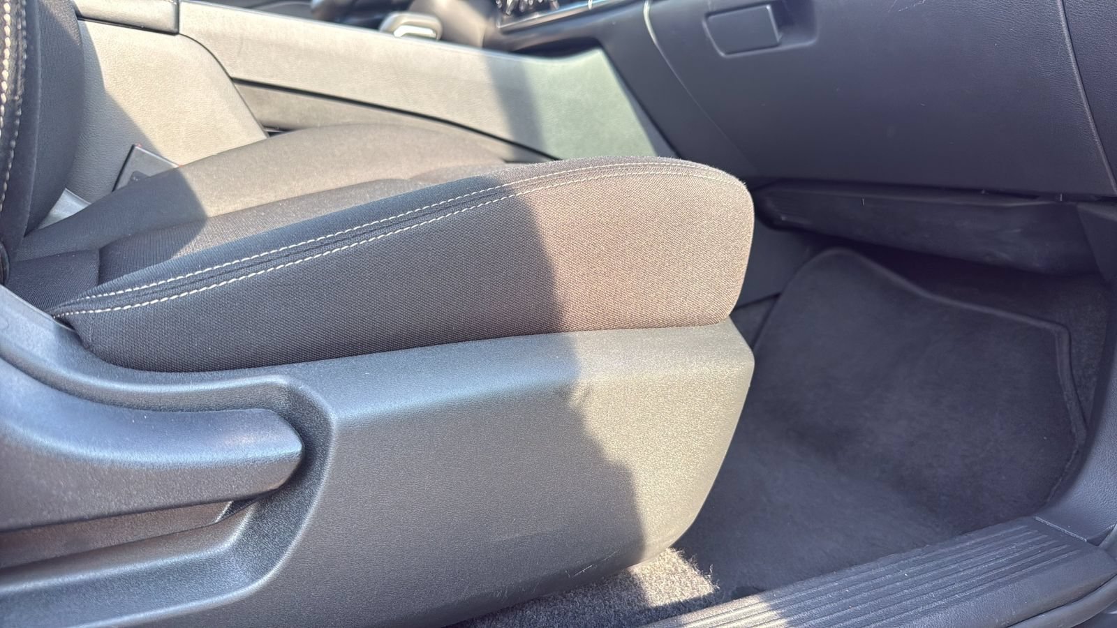 Used 2024 Nissan Rogue S FWD image 24