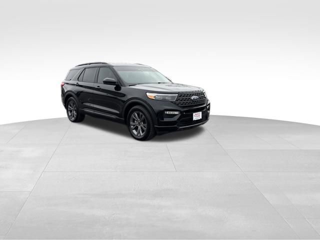 Certified 2022 Ford Explorer XLT w/ Equipment Group 202A image 6