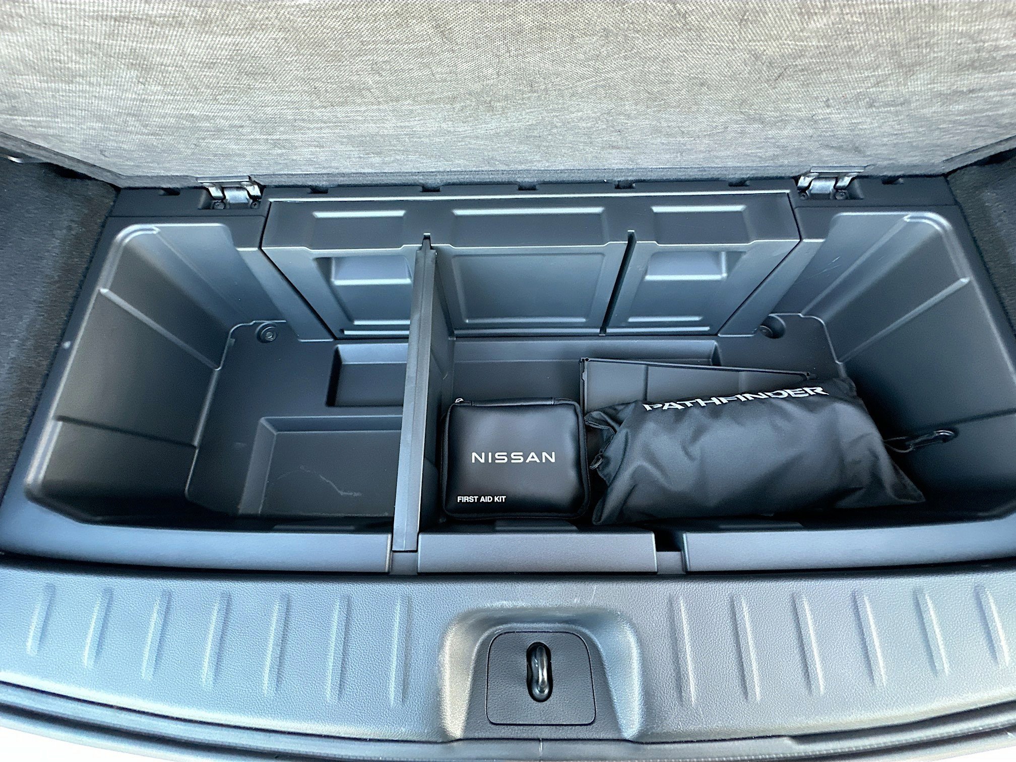 Used 2023 Nissan Pathfinder Platinum w/ Cargo Package image 35