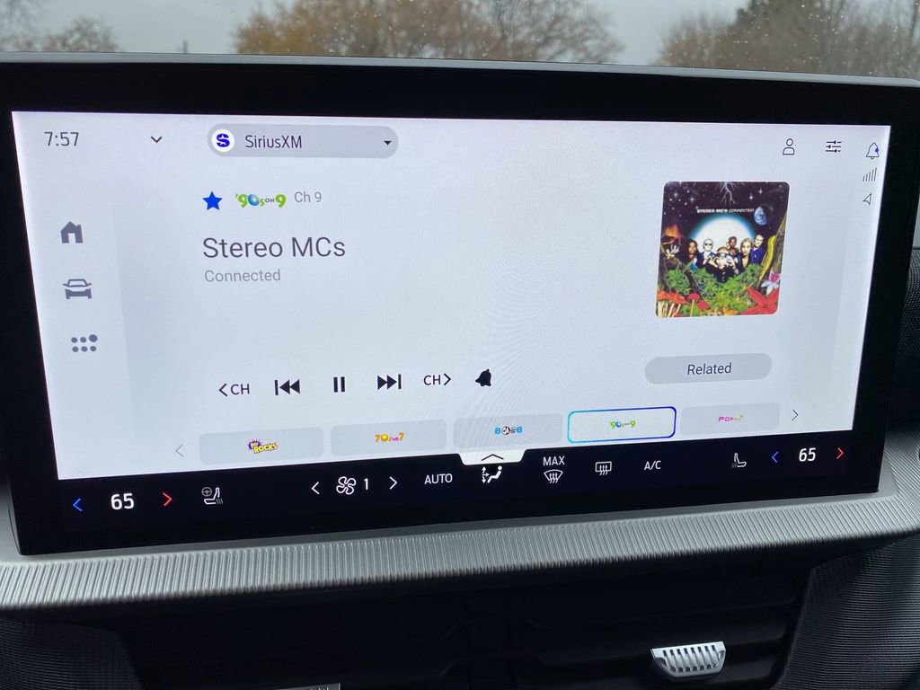 Certified 2025 Ford Explorer ST-Line w/ Premium Package image 25