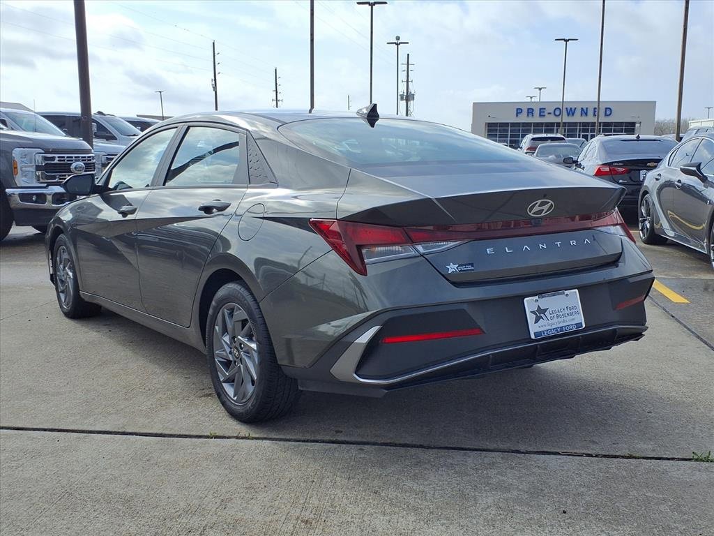 Used 2024 Hyundai Elantra SEL image 4
