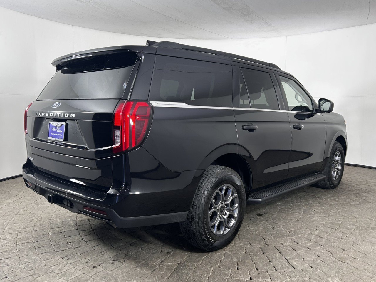 Certified 2025 Ford Expedition Active AWD/4WD image 9