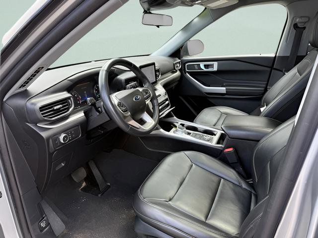 Certified 2022 Ford Explorer XLT w/ Equipment Group 202A AWD/4WD image 4