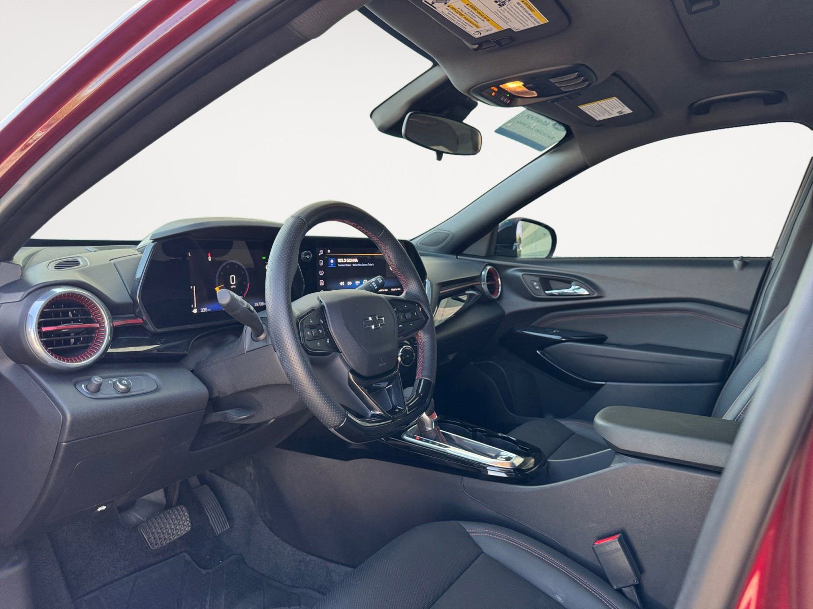 Used 2024 Chevrolet Trax RS w/ Sunroof Package image 9