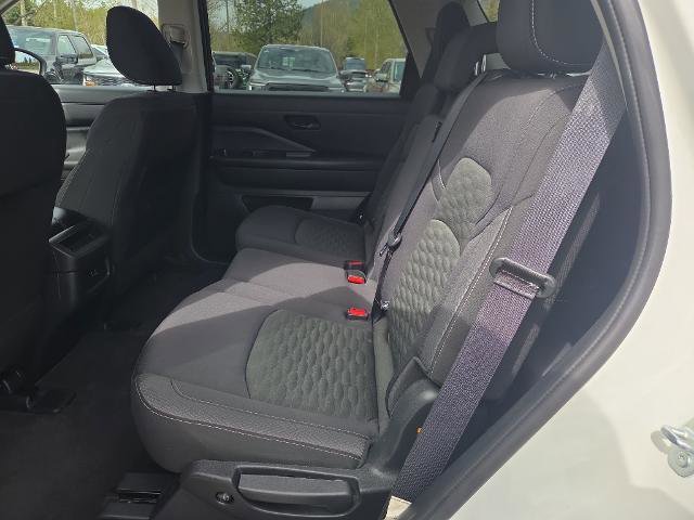 Used 2024 Nissan Pathfinder S AWD/4WD image 16