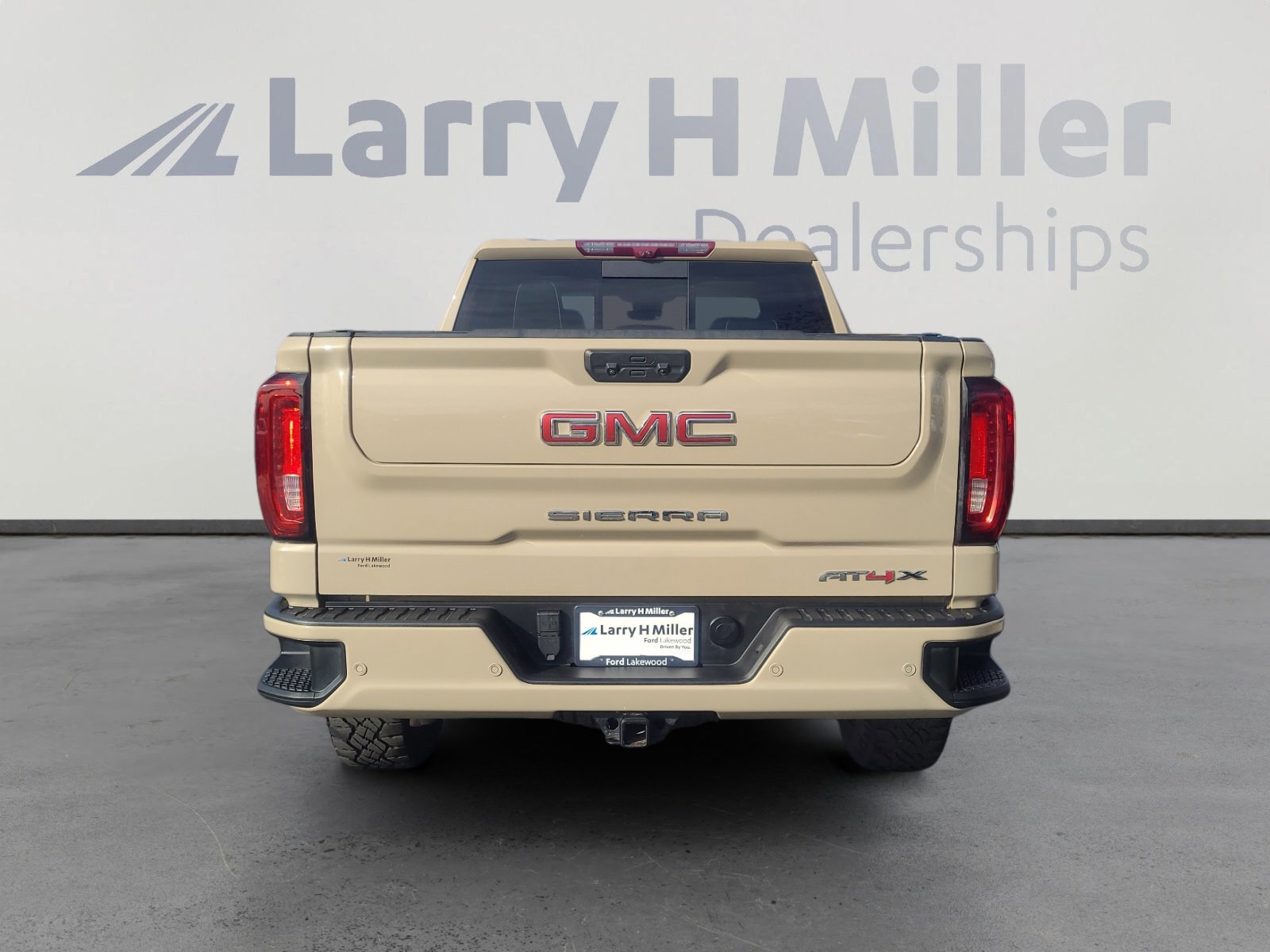 Used 2022 GMC Sierra 1500 AT4X image 4