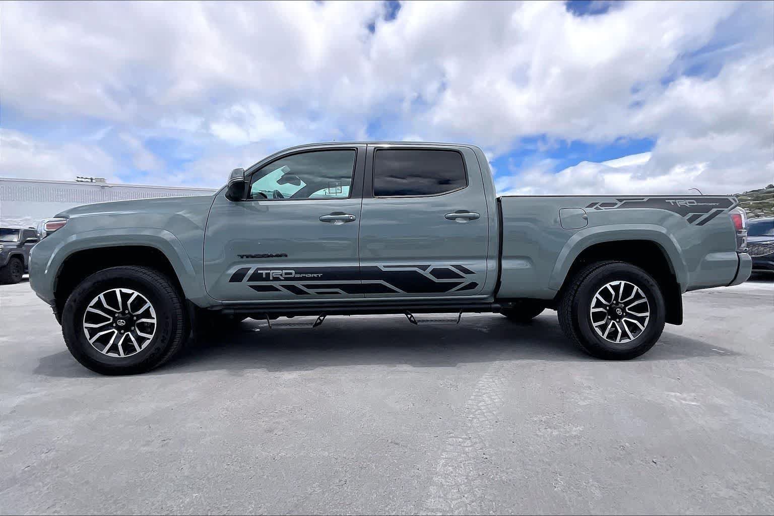 Used 2023 Toyota Tacoma TRD Sport AWD/4WD image 3