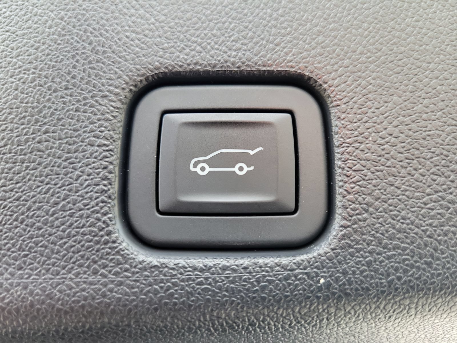 Used 2024 Chevrolet Traverse RS FWD image 9