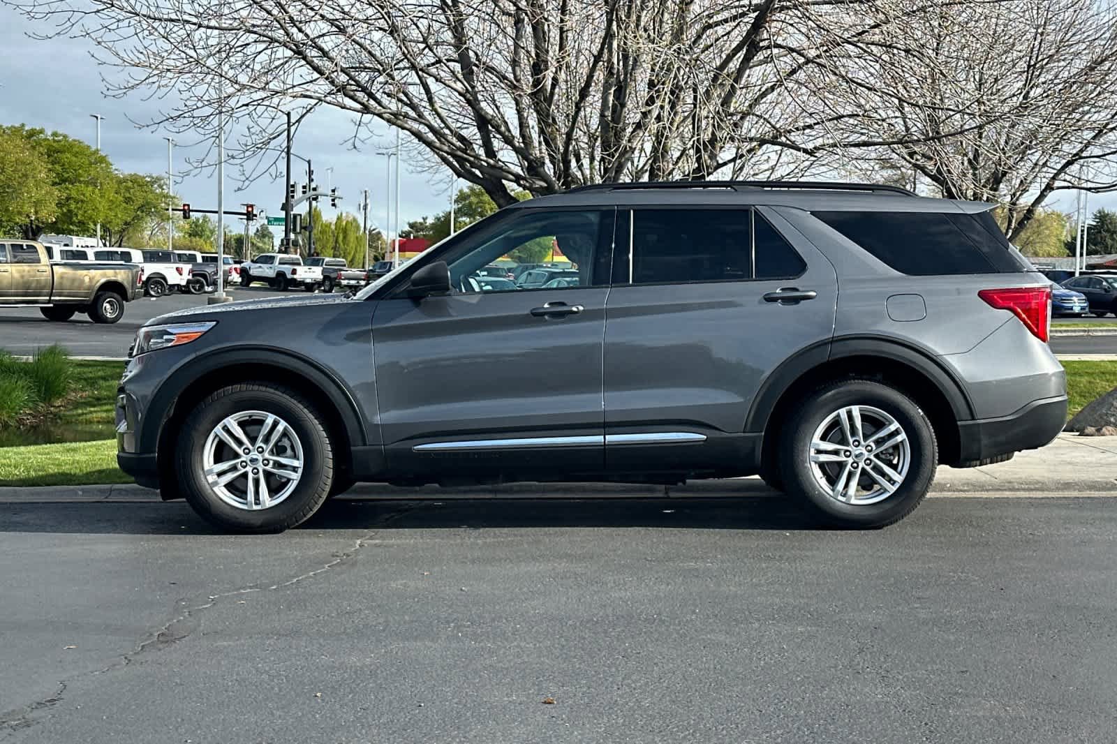 Certified 2023 Ford Explorer XLT w/ Equipment Group 202A AWD/4WD image 2