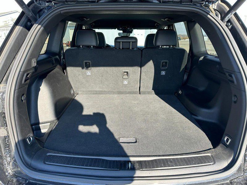 Used 2023 Jeep Grand Cherokee Laredo image 5