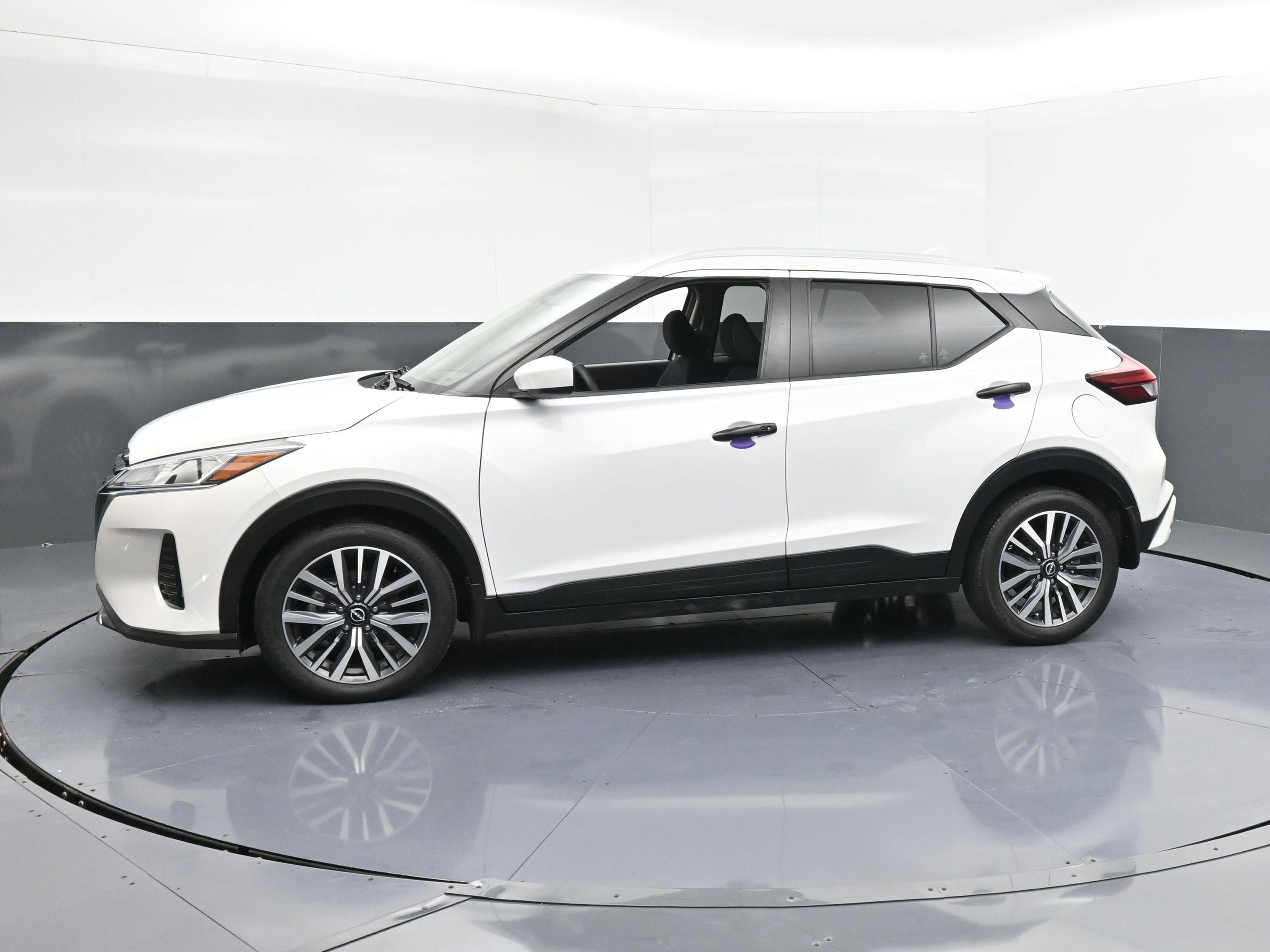 Used 2022 Nissan Kicks SV image 5