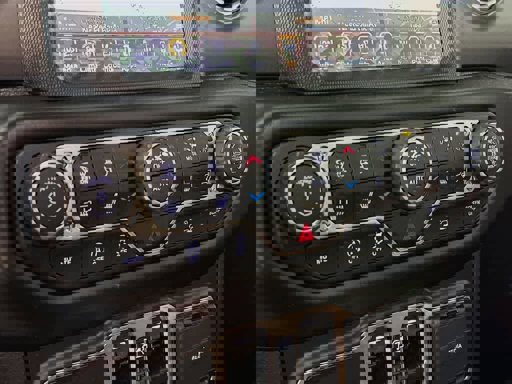 Used 2022 Jeep Wrangler Unlimited Rubicon w/ Steel Bumper Group image 18