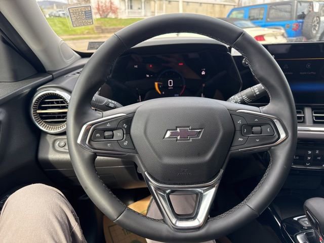 Used 2025 Chevrolet Trax ACTIV w/ Sunroof Package image 19