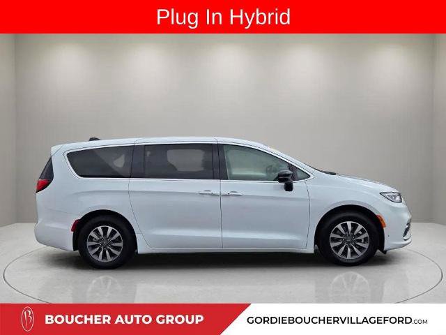 Used 2024 Chrysler Pacifica Limited FWD image 3
