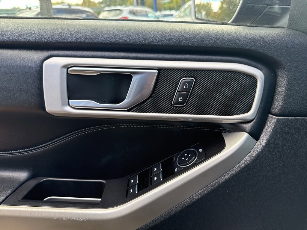 Certified 2022 Ford Explorer XLT w/ Equipment Group 202A image 18