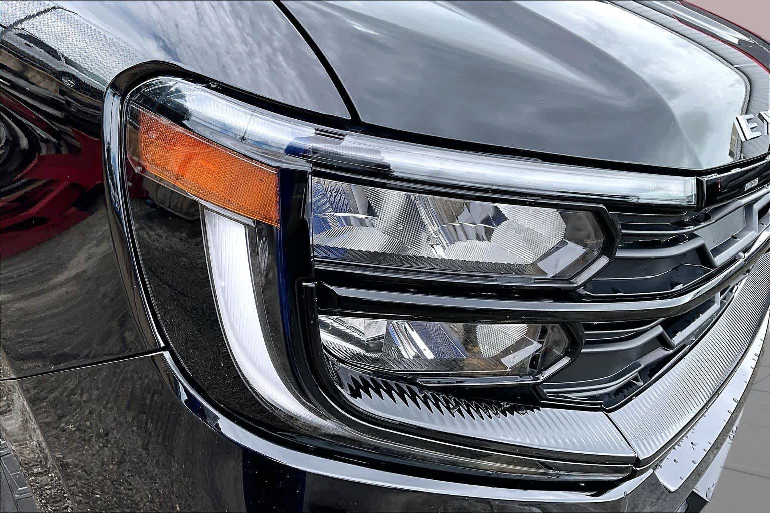 Certified 2025 Ford Expedition Active AWD/4WD image 27