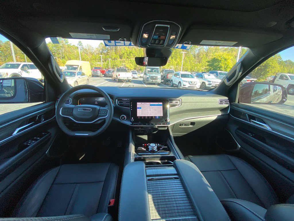 Used 2024 Jeep Wagoneer Series II w/ Convenience Group I AWD/4WD image 29