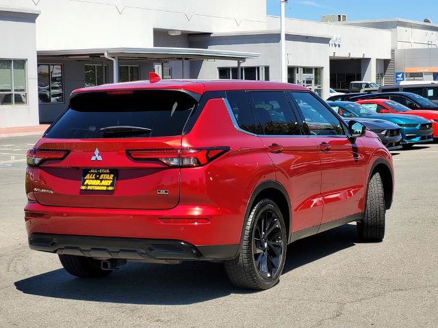 Used 2023 Mitsubishi Outlander SE Black Edition FWD image 4
