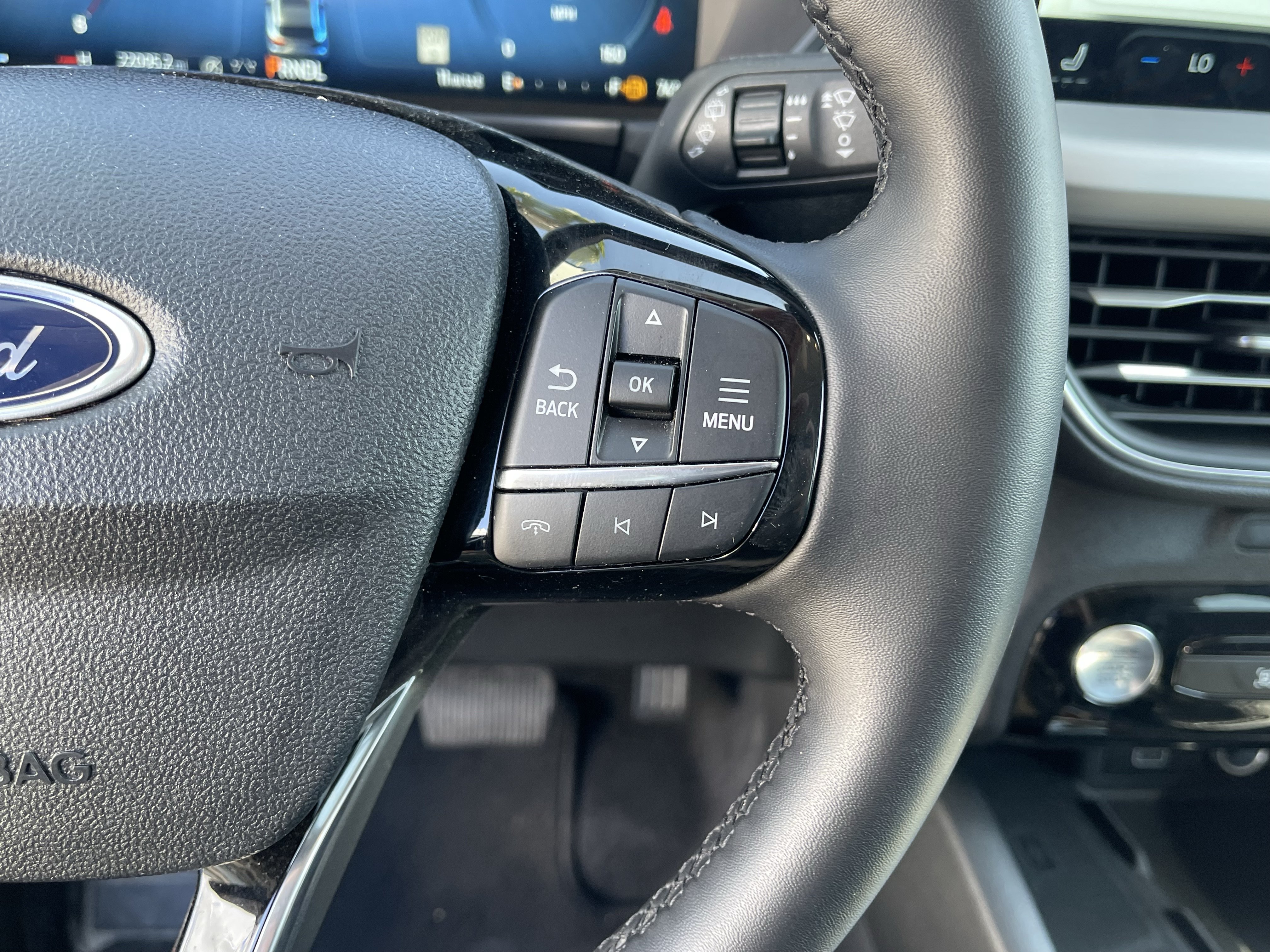 Certified 2025 Ford Escape Platinum AWD/4WD image 16