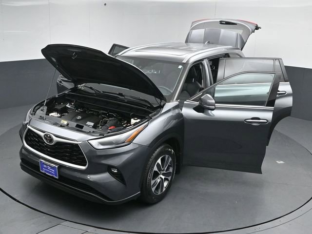 Used 2021 Toyota Highlander XLE AWD/4WD image 56