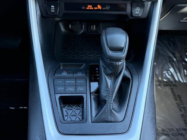 Used 2025 Toyota RAV4 XLE AWD/4WD image 19