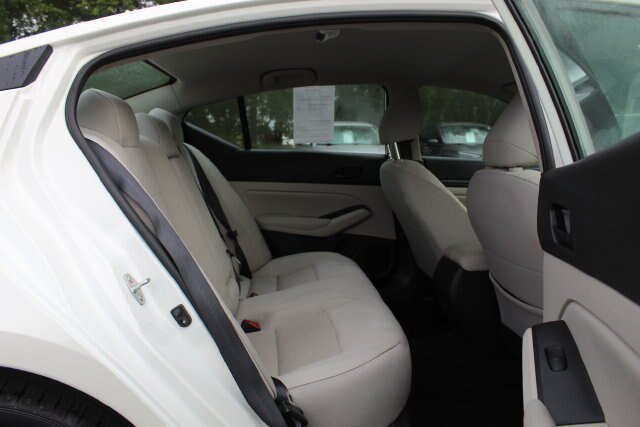 Used 2025 Nissan Altima 2.5 SV FWD image 25