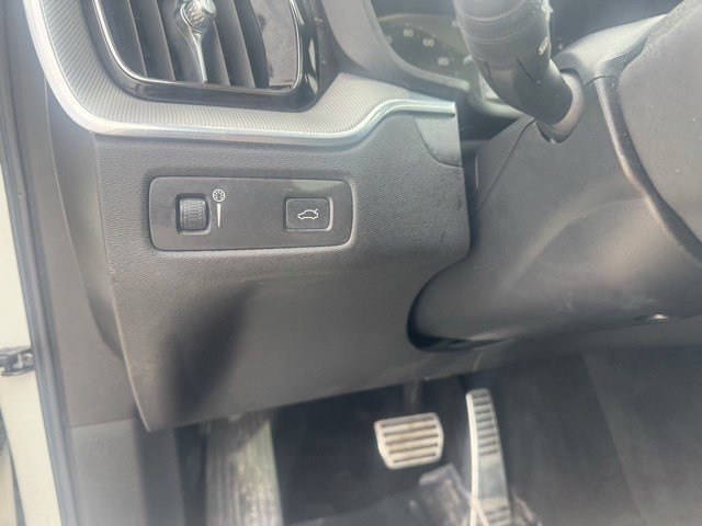 Used 2021 Volvo XC60 T5 R-Design w/ Protection Package Premier image 13