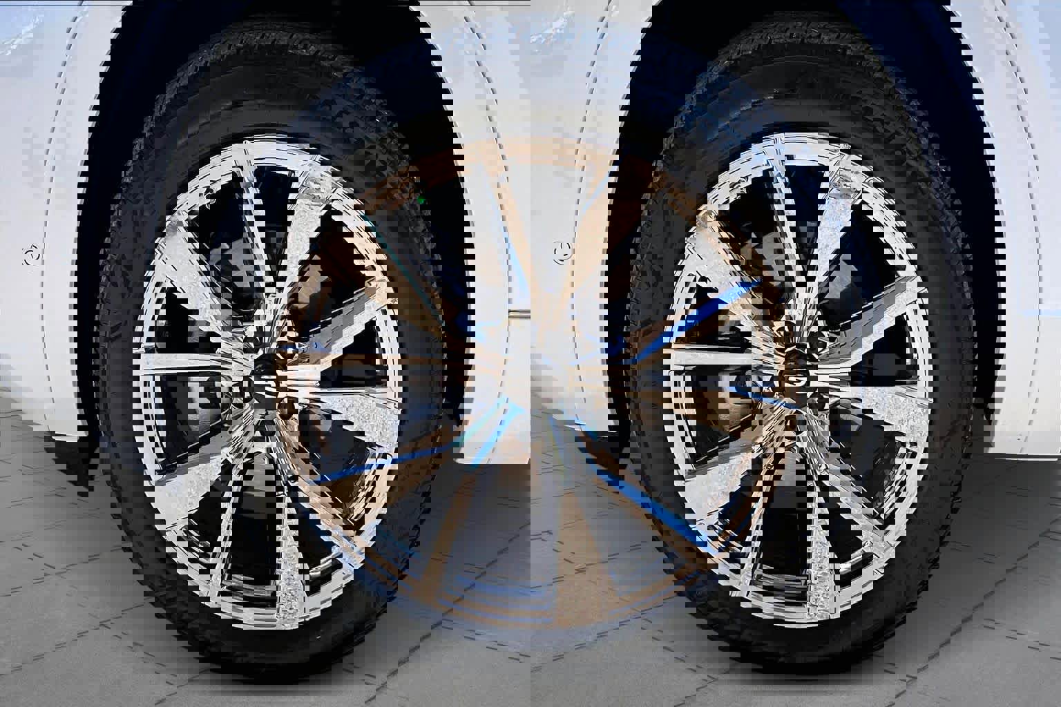 Used 2025 Volkswagen Atlas SEL Premium R-Line image 12