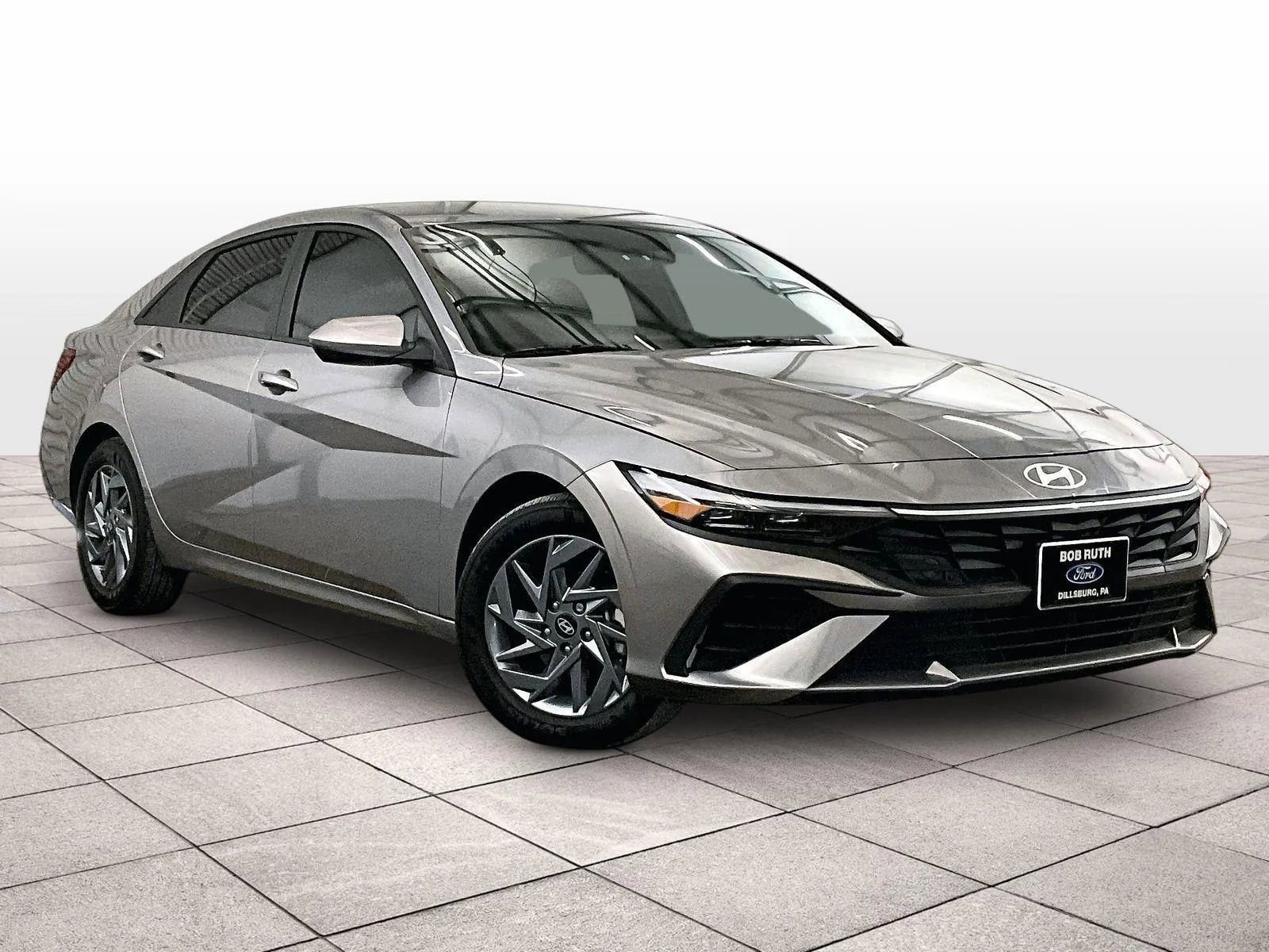 Used 2025 Hyundai Elantra Blue image 2