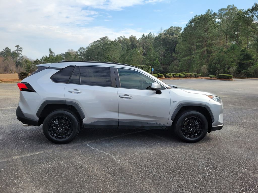 Used 2020 Toyota RAV4 XLE image 7
