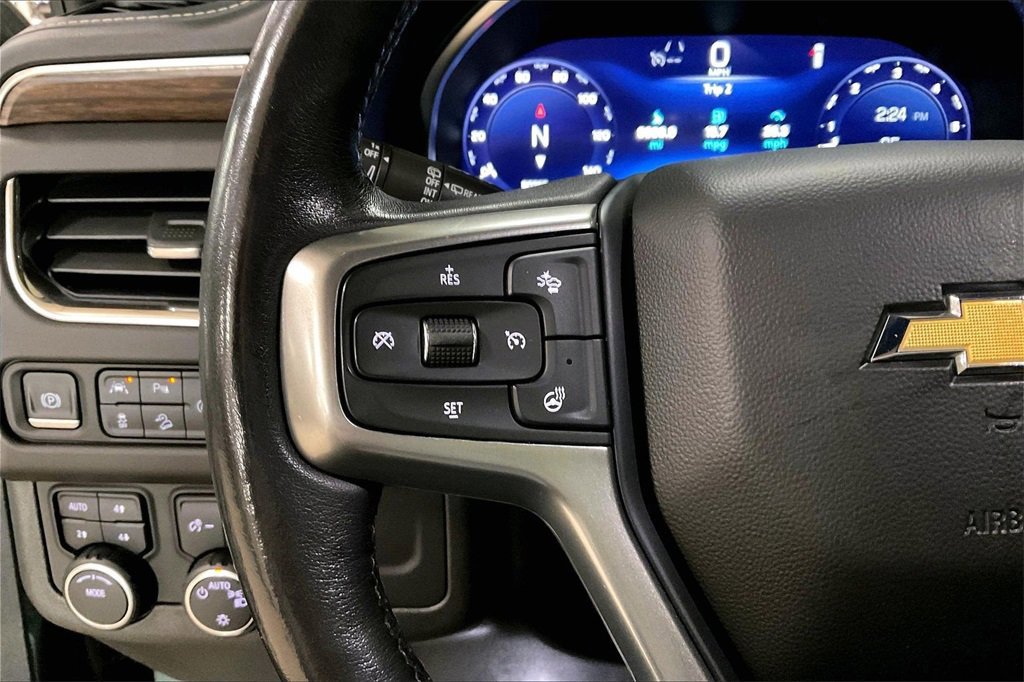Used 2023 Chevrolet Suburban Premier image 17