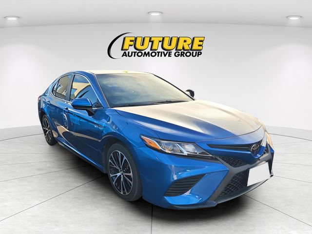Used 2020 Toyota Camry SE w/ Blackout Package
