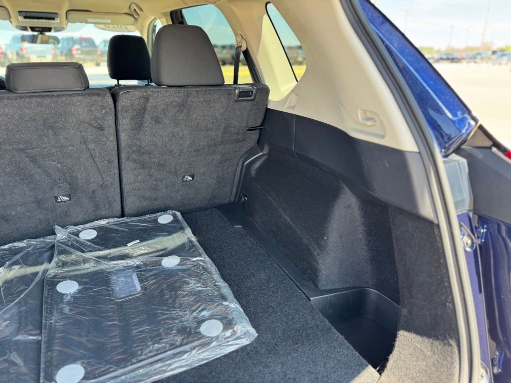 Used 2025 Nissan Rogue SV AWD/4WD image 40