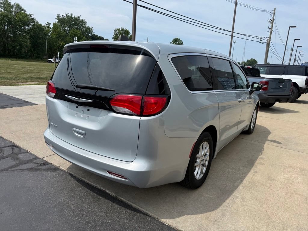 Used 2024 Chrysler Voyager LX FWD image 7