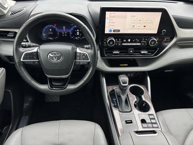 Used 2023 Toyota Highlander Limited FWD image 19