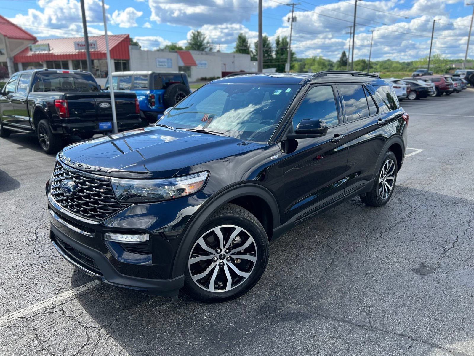 Certified 2023 Ford Explorer ST-Line AWD/4WD image 18