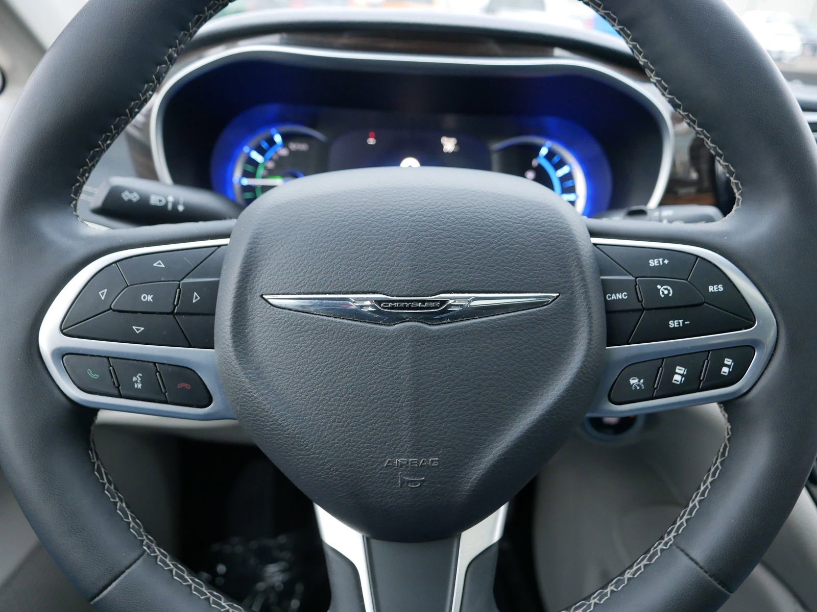 Used 2023 Chrysler Pacifica Limited image 28