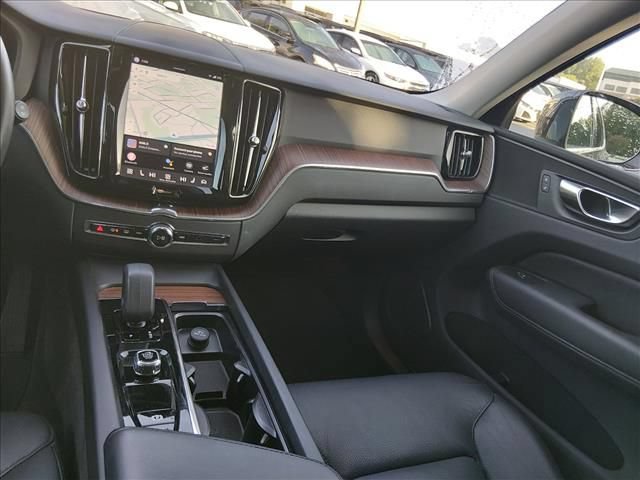 Used 2023 Volvo XC60 B5 Plus FWD image 12
