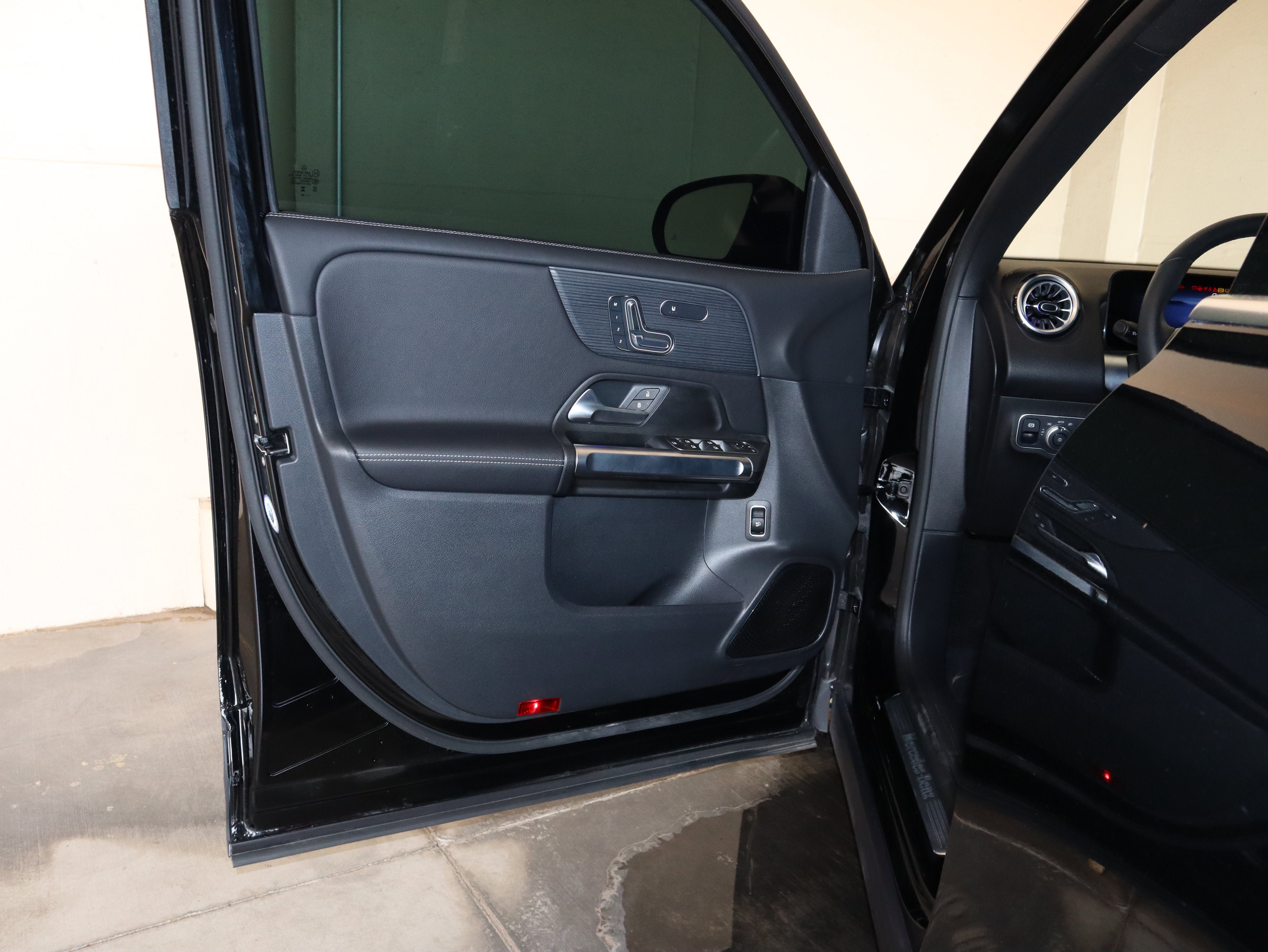 Used 2026 Mercedes-Benz GLB 250 image 31