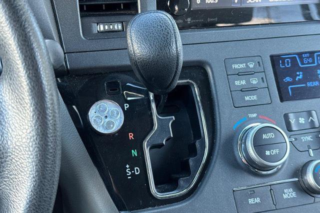 Used 2017 Toyota Sienna LE image 17
