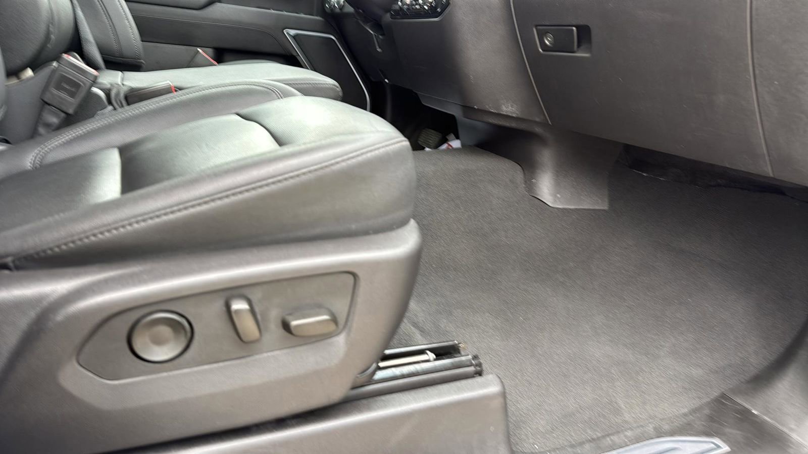 Used 2025 GMC Sierra 1500 SLT image 25