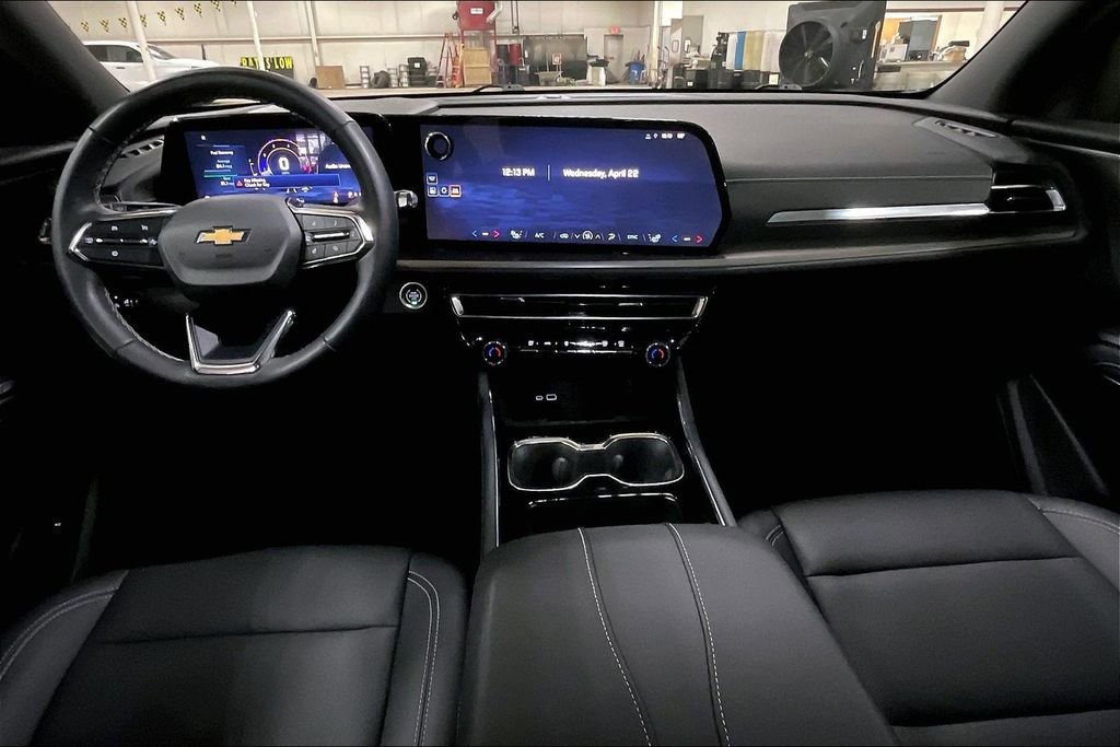 Used 2025 Chevrolet Traverse LT AWD/4WD image 14