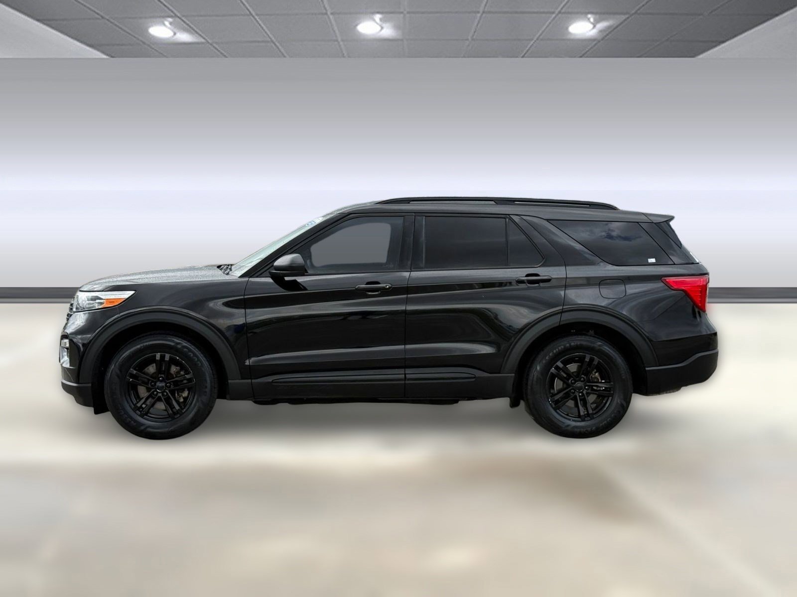 Certified 2022 Ford Explorer XLT w/ Equipment Group 202A image 6